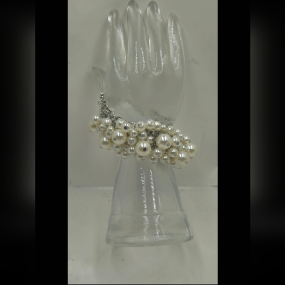 Vintage Aura Faux Cluster Pearl Rhinestone Silver Tone Link Bracelet - Picture 2 of 16